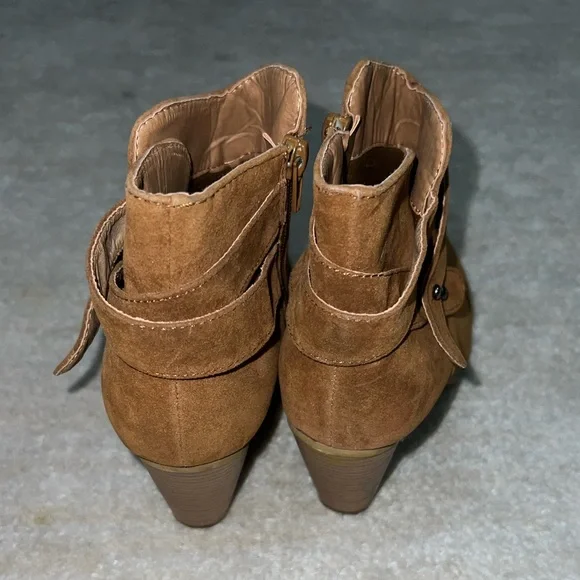 Hot Kiss Suede Wedges, perfect for fall! - Picture 5 of 6